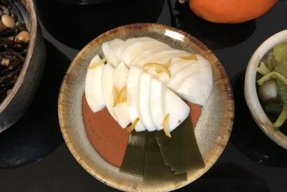 Thumbnail for Shiozuke – japońska rzodkiew lub rzepa w solance z aromatycznym yuzu